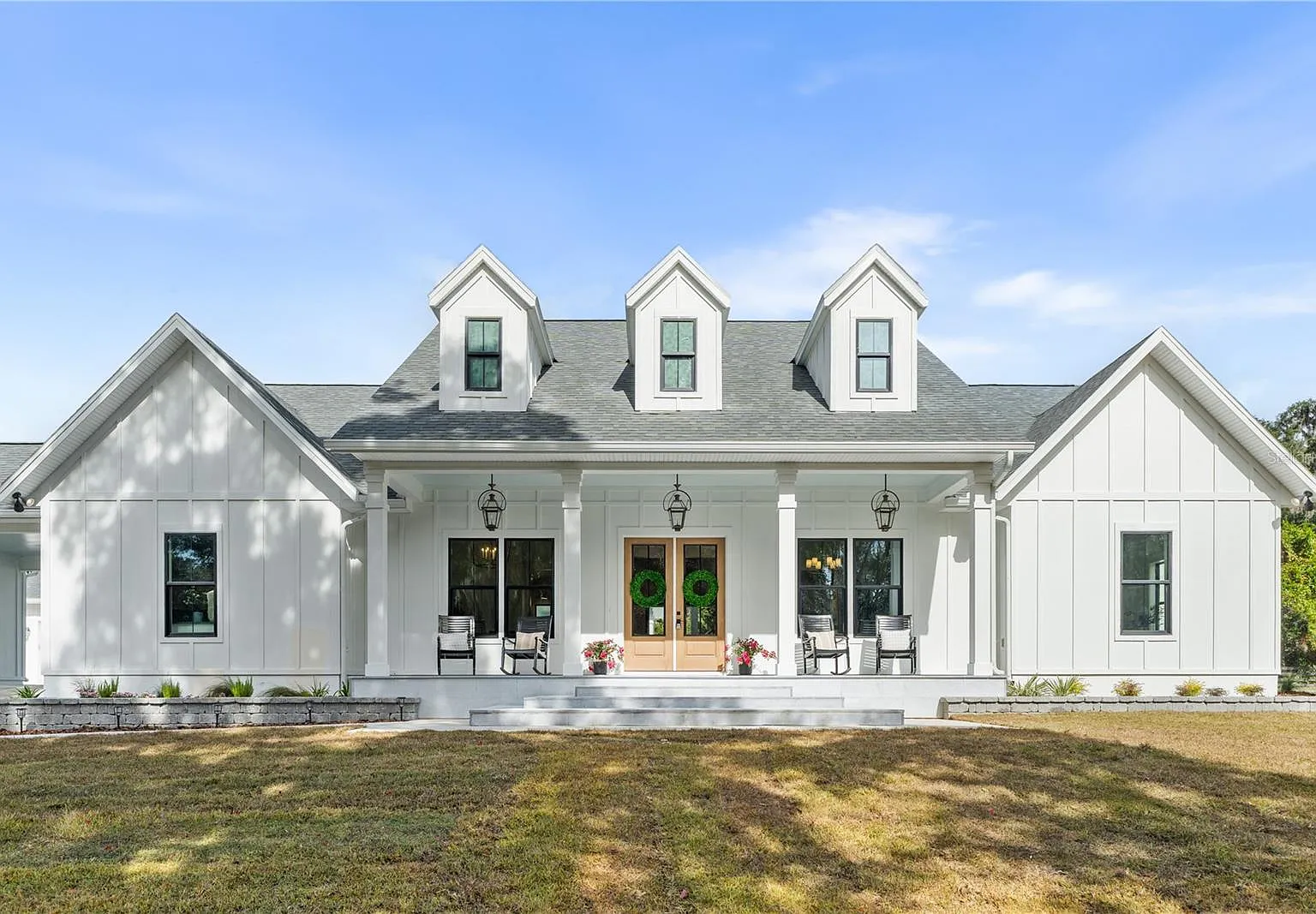 4 bed, 3.5 bath, 3913 sqft, $8,500 — Photo 1
