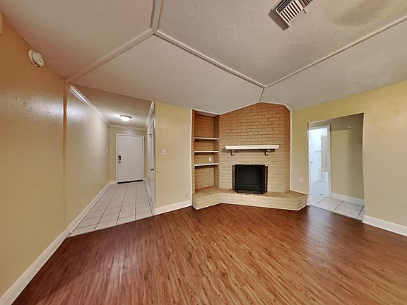 4th image of 13719 New Village Ln