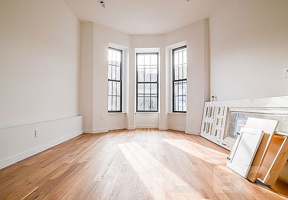 3rd image of 203 Van Buren St #1L