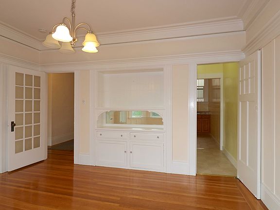 3rd image of 2614 Gough St #2