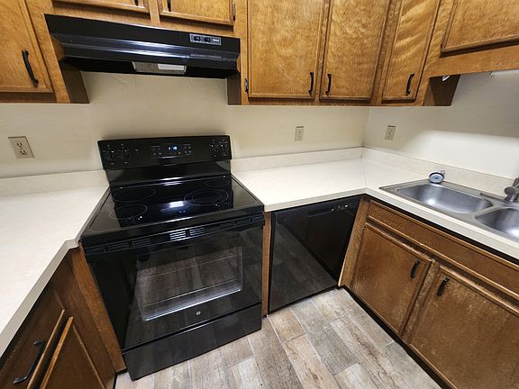 5th image of 218 White Dr APT A