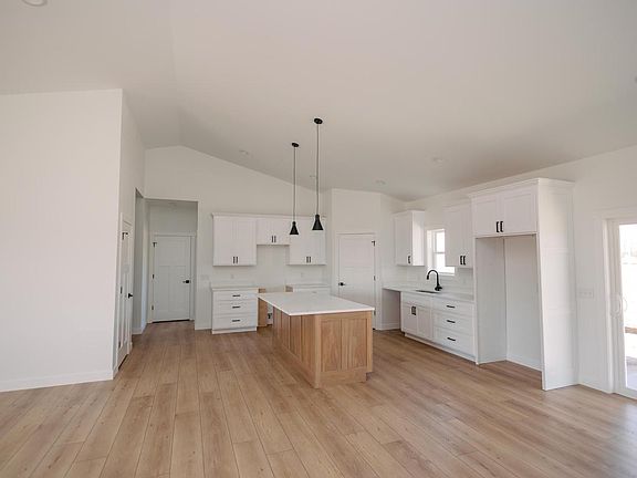 4th image of 1371 Annapolis DRIVE