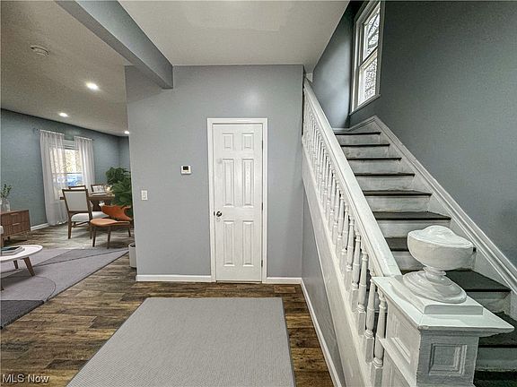 3rd image of 1041 Mercer St
