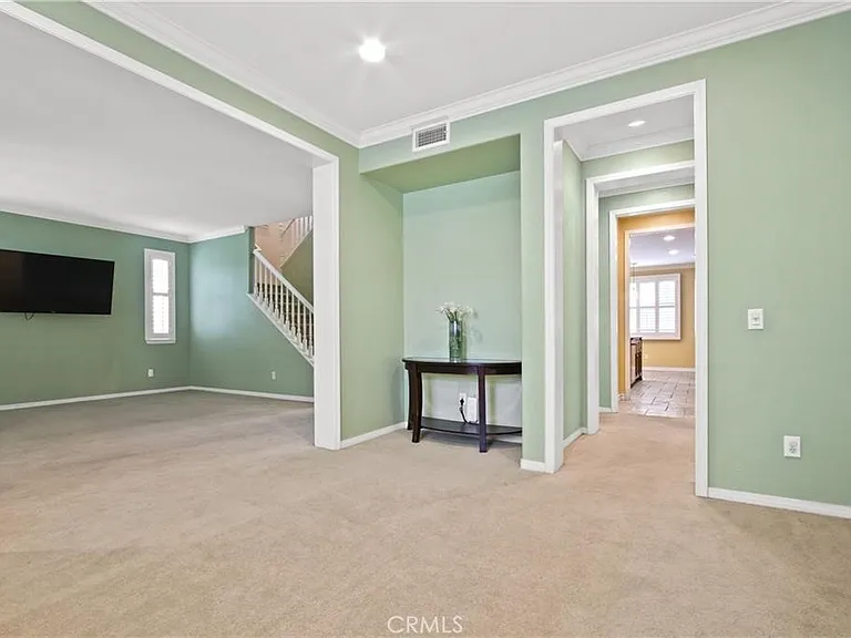 823 Canterbury Ln — Photo 5