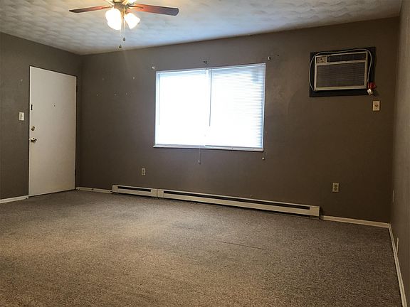 2nd image of 104 N Pecan St APT 9