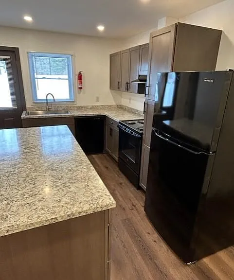 6 Mae Ln — Photo 2
