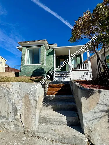 530 N Franklin St Photo 1