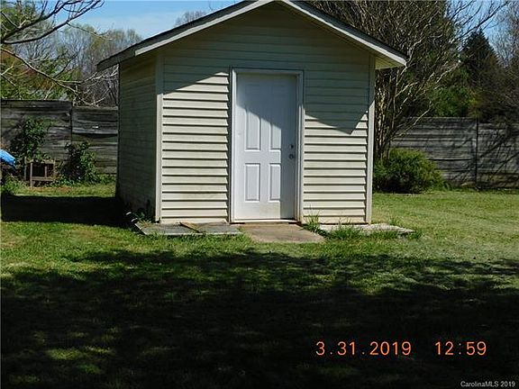 3rd image of 121 E Chamblee Dr