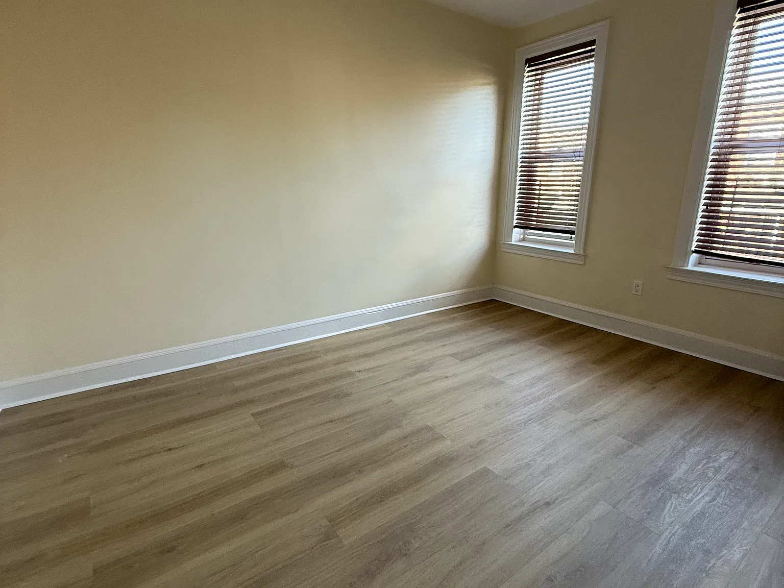 2 bed, 800 sqft, $2,300 — Photo 2