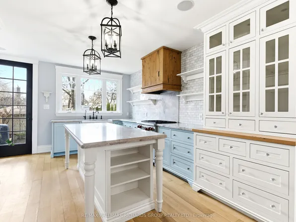 134 Hammersmith Ave, Toronto, ON M4E 2W6