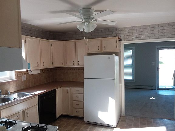 5th image of 27344 Dartmouth St