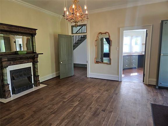3rd image of 107 Grove Ave