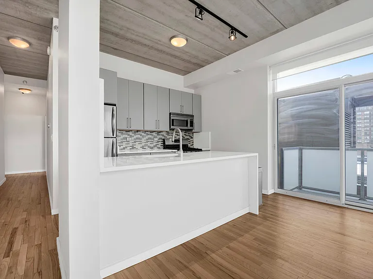 630 N Franklin St #1019 — Photo 8