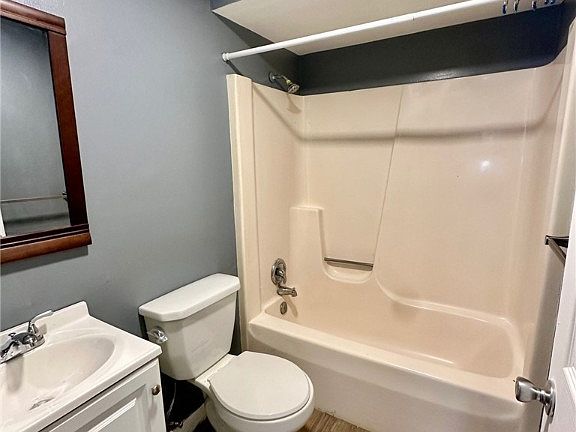 5th image of 305 Bessemer Ave APT 3B