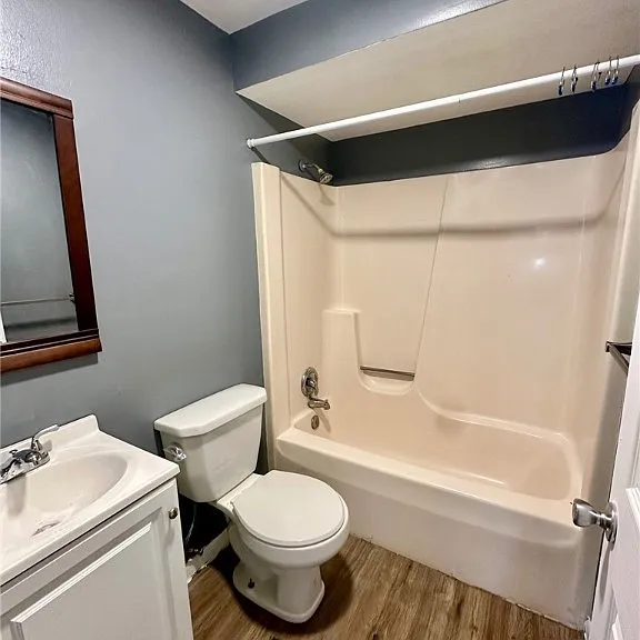 305 Bessemer Ave #3B — Photo 5