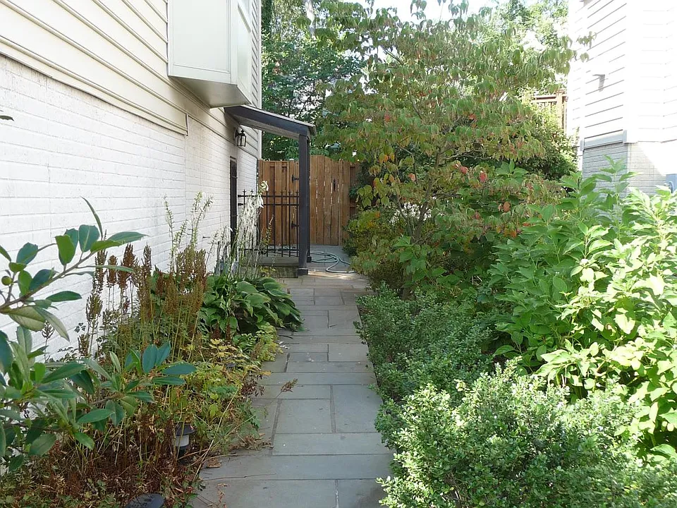 1804 N Veitch St #GROUNG