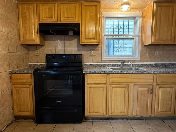 391 Pacific Avenue image 3 of 14