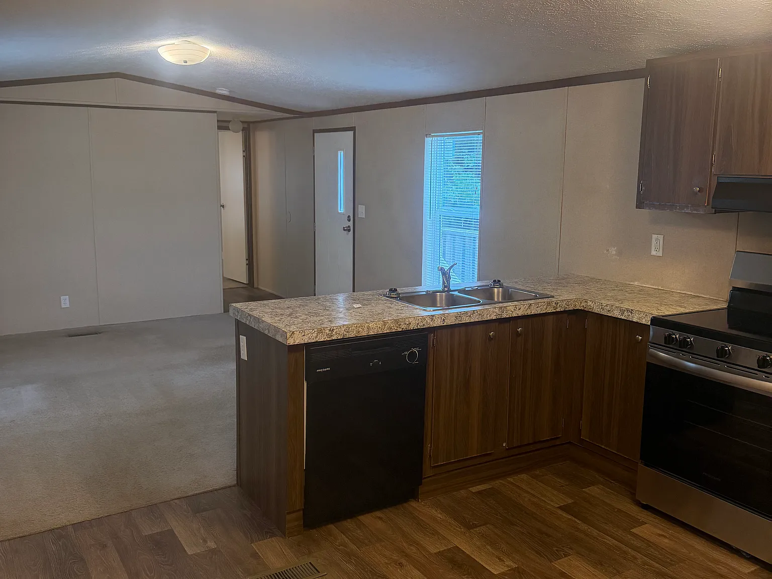 2 bed, 840 sqft, $1,375 — Photo 4