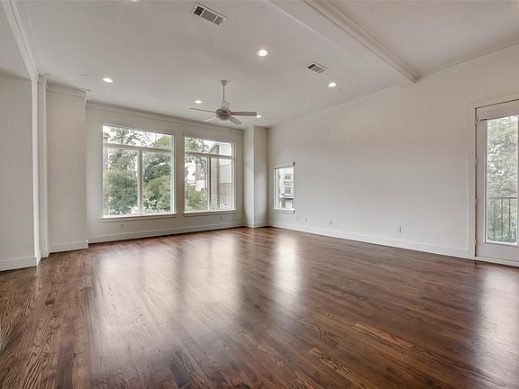 5th image of 251 Currie St
