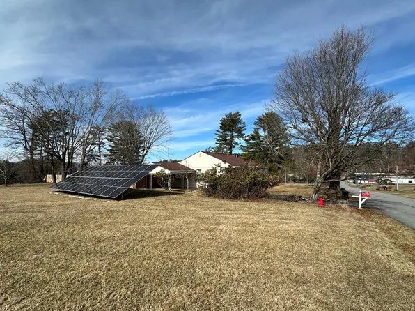 122 Roseland Rd, Galax, VA 24333