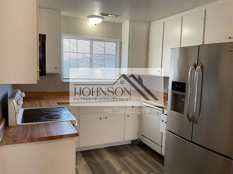 218 W Alameda St — Photo 2
