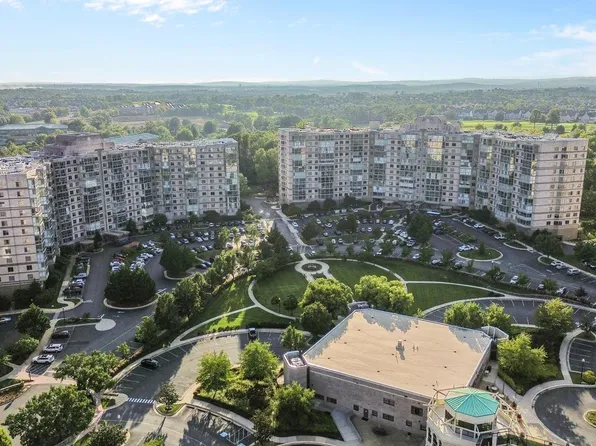 19365 Cypress Ridge Ter Unit 720, Lansdowne, VA 20176