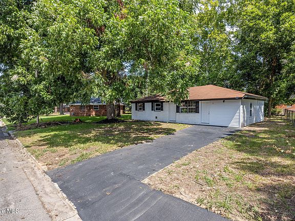 3rd image of 703 Aiken Street