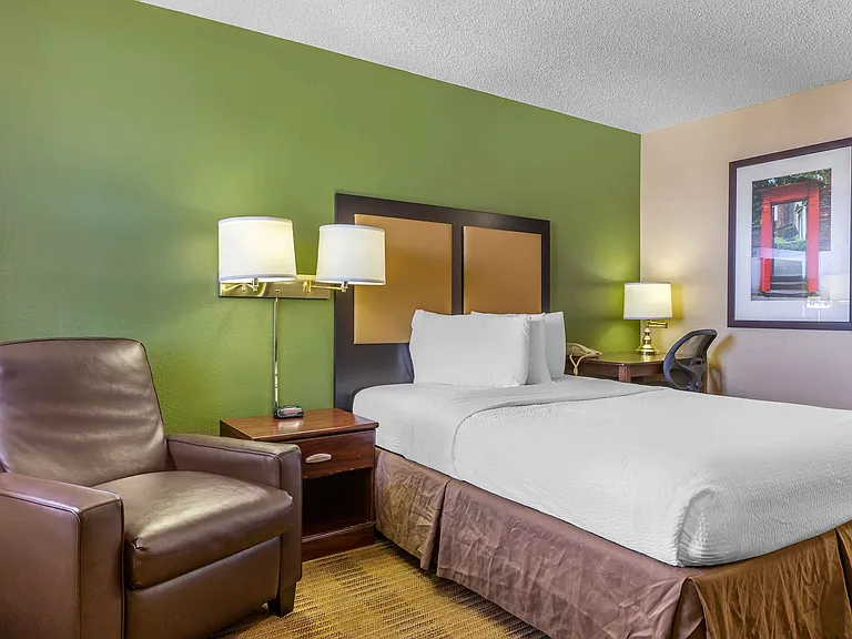 Studio Suite - 1 Queen Bed