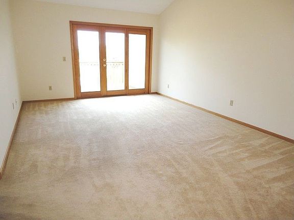 Spacious living room