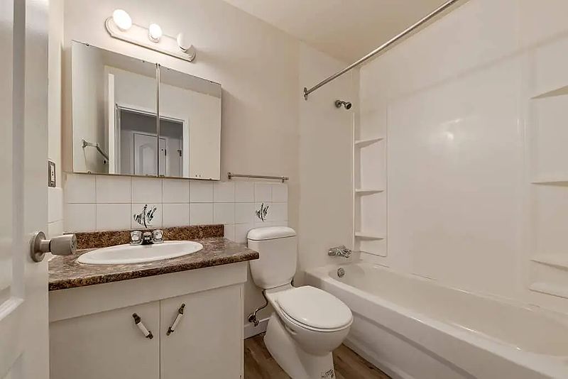 Edmonton Apartment for rent - 2 Bedrooms — photo 4