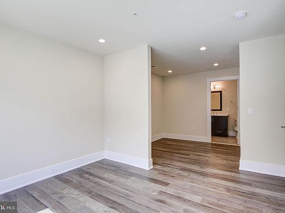 5th image of 164 Winsome Cir