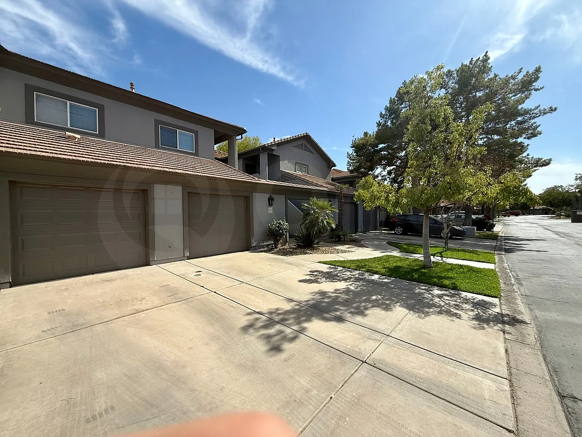 3 bed, 2.0 bath, 1522 sqft, $1,800 — Photo 2