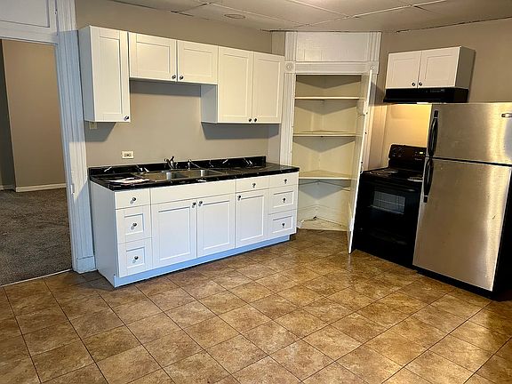 5th image of 939 Washington Ave APT 2