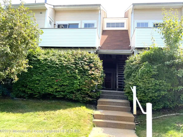 2 Basset Court, Tinton Falls, NJ 07753