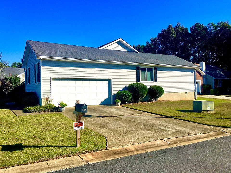 Side driveway with garage 
