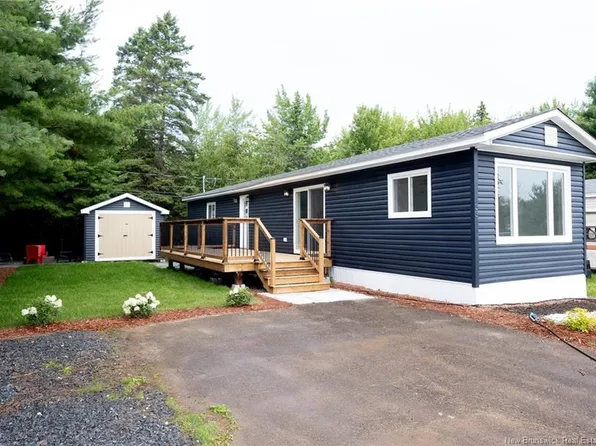 33 Northrup Cres, Lincoln, NB E3B 6T8