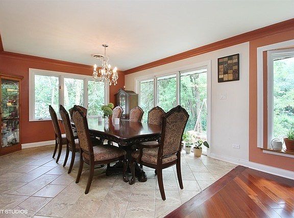 FULL SIZED DINING ROOM WITH A VIEW!