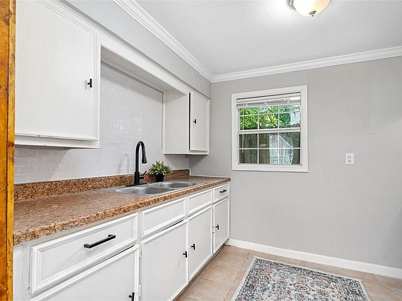 4th image of 7009 Vandeman St #B