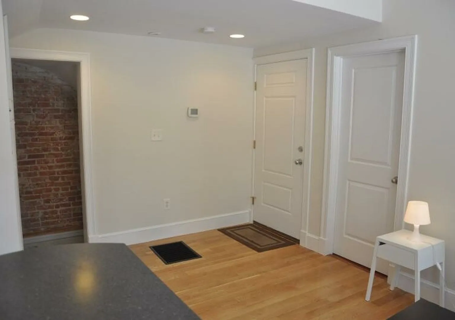 No Brokers Fee. Mission Hill Area. Available September 1. Laundry , Central Heat, Deck, Eat-in Ki... — Photo 4
