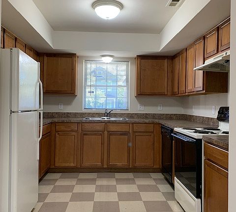 5th image of 1005 Myrick St