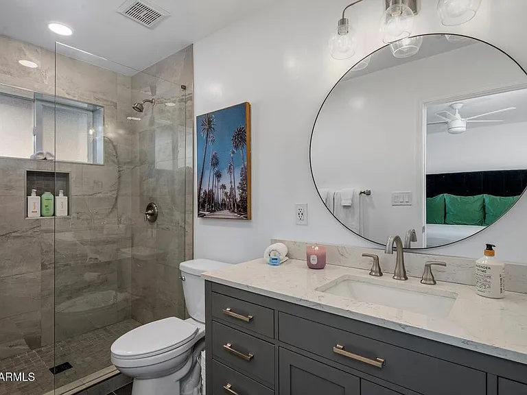 4526 E Paradise Ln — Photo 4