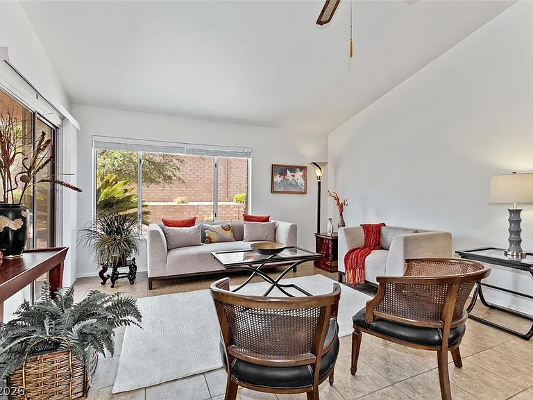 2817 Byron Dr — Photo 3
