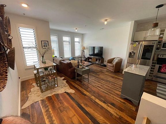 4th image of 1225 4th Ave S APT 208