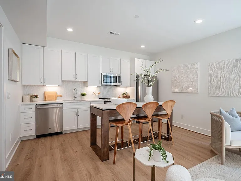 1228 Brentwood Rd NE #1 — Photo 9