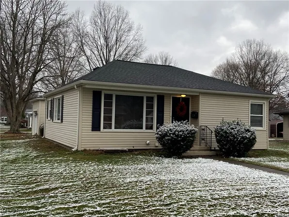 220 S James St, Dover, OH 44622