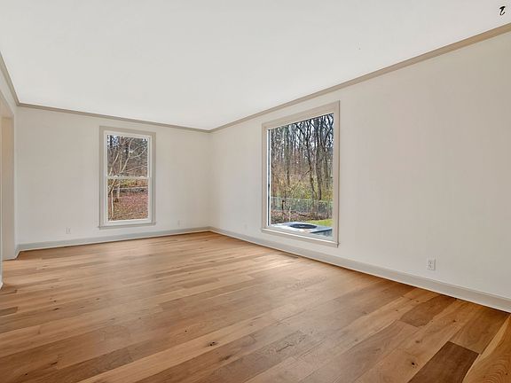5th image of 115 Pascal Dr