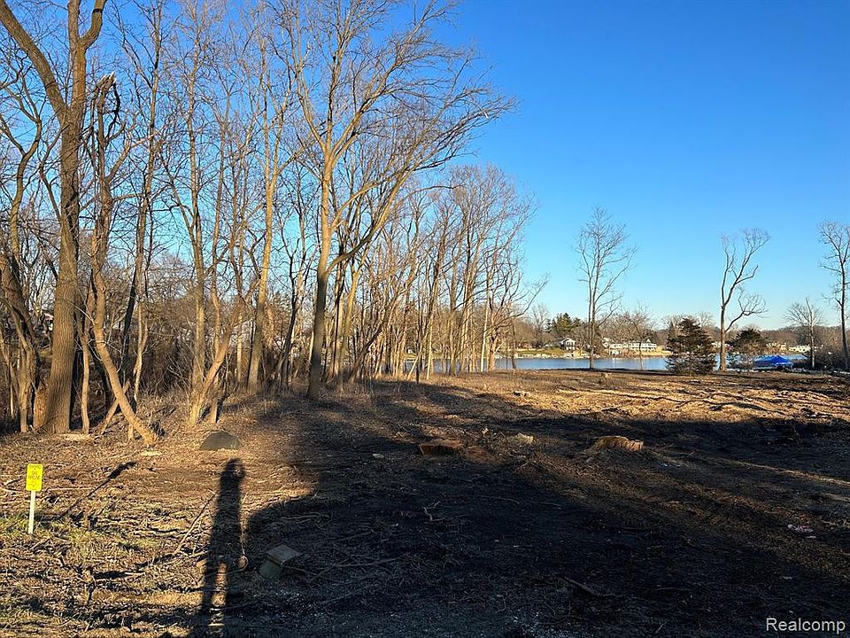 3404 Clintonville Rd, Waterford, MI 48329 MLS 20240007027 Zillow