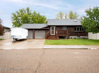 815 11th St E, Dickinson, ND 58601