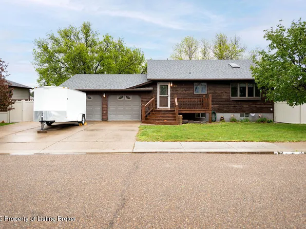 815 11th St E, Dickinson, ND 58601
