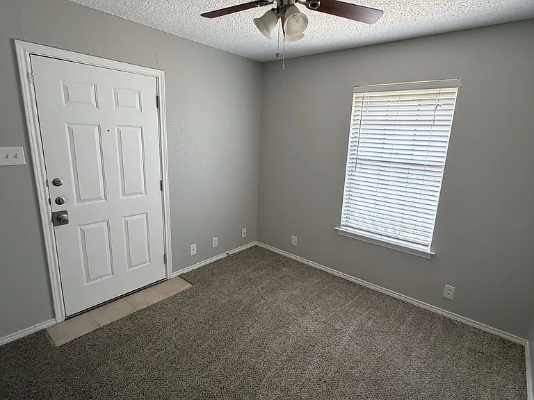 1114 E Mulberry St — Photo 13